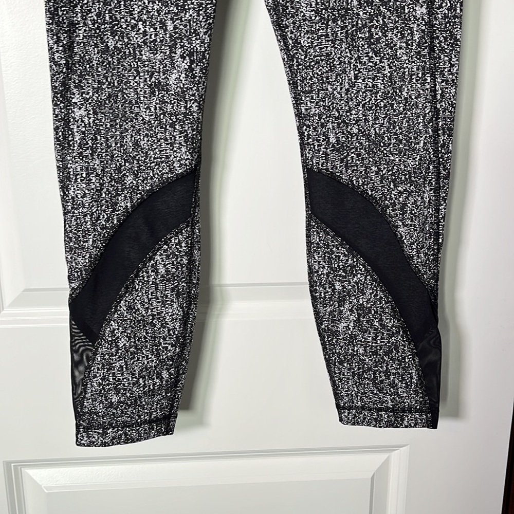 Lululemon Inspire Tight - Picture 4 of 8